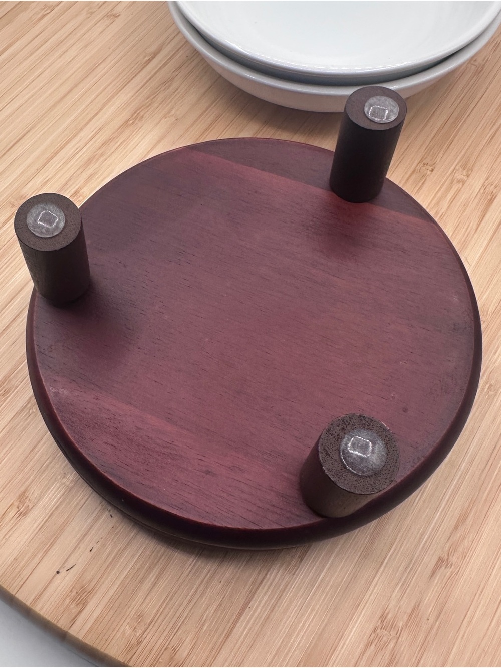 Set of two elevated bowls for cats on two adjustable heights on acacia platform - Picture 10 of 16